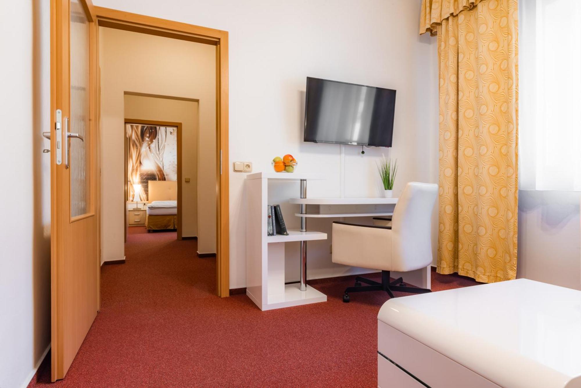 Hotel Schwarz Nove Hamry ภายนอก รูปภาพ