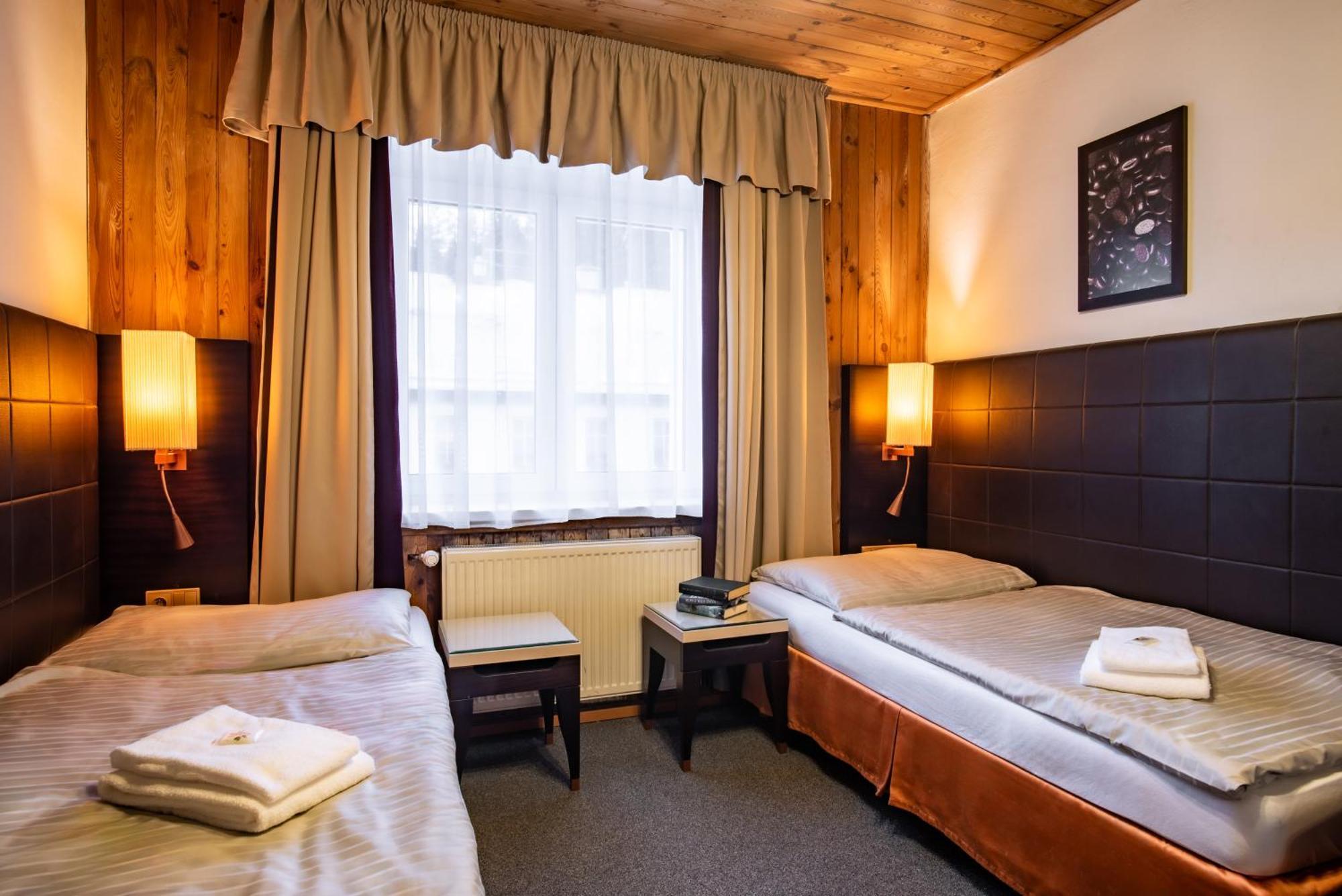 Hotel Schwarz Nove Hamry ภายนอก รูปภาพ