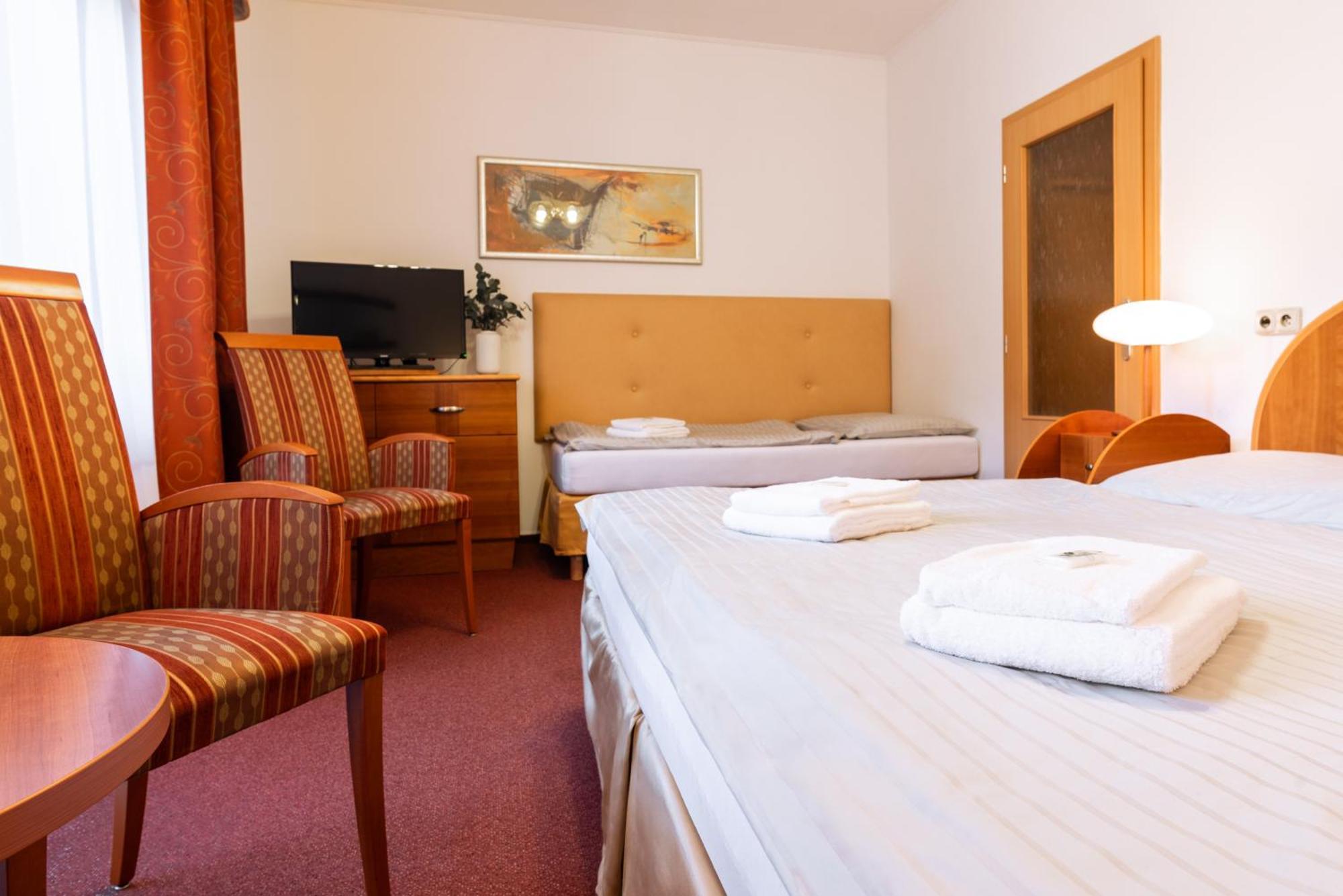 Hotel Schwarz Nove Hamry ภายนอก รูปภาพ