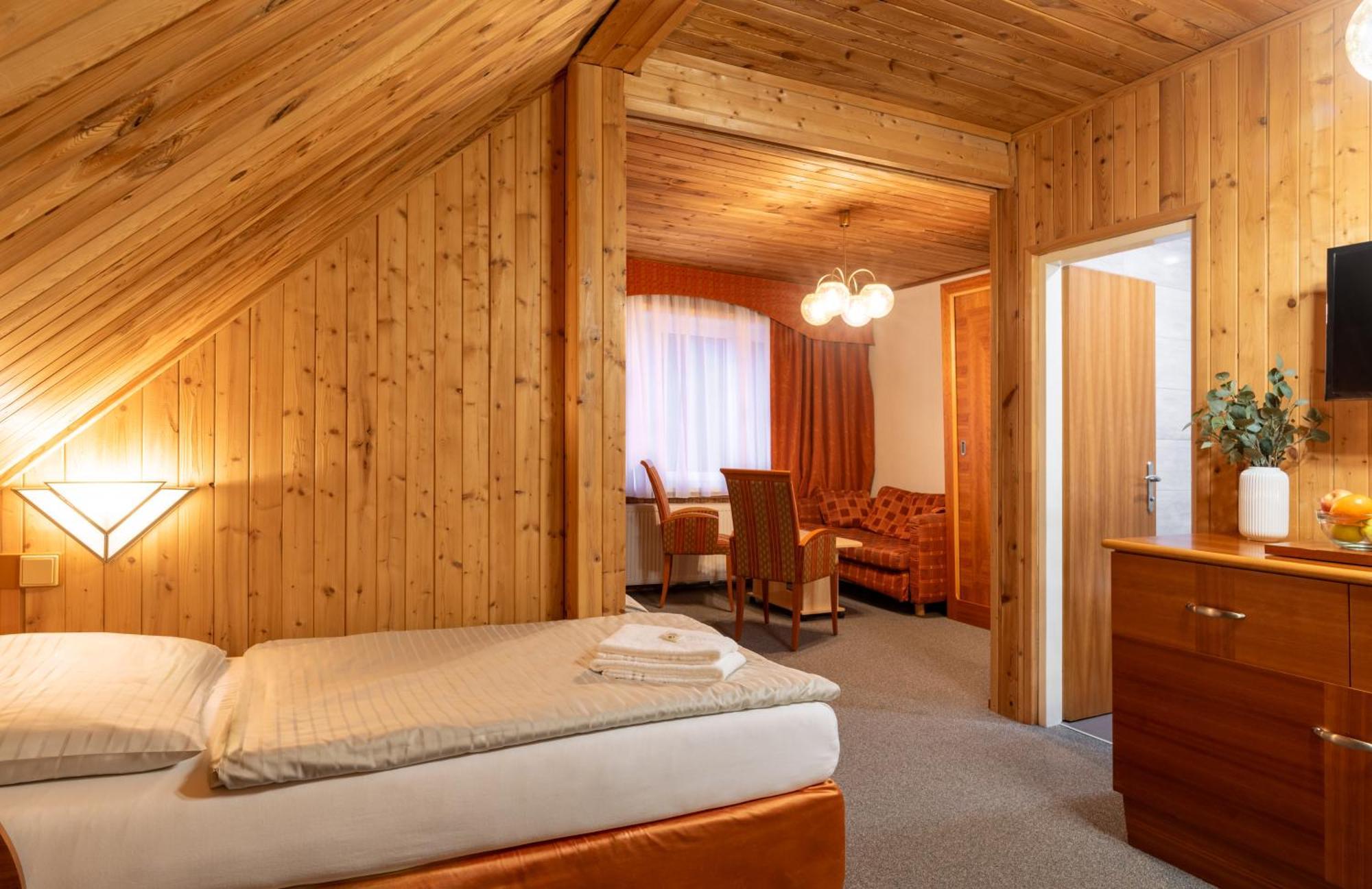 Hotel Schwarz Nove Hamry ภายนอก รูปภาพ