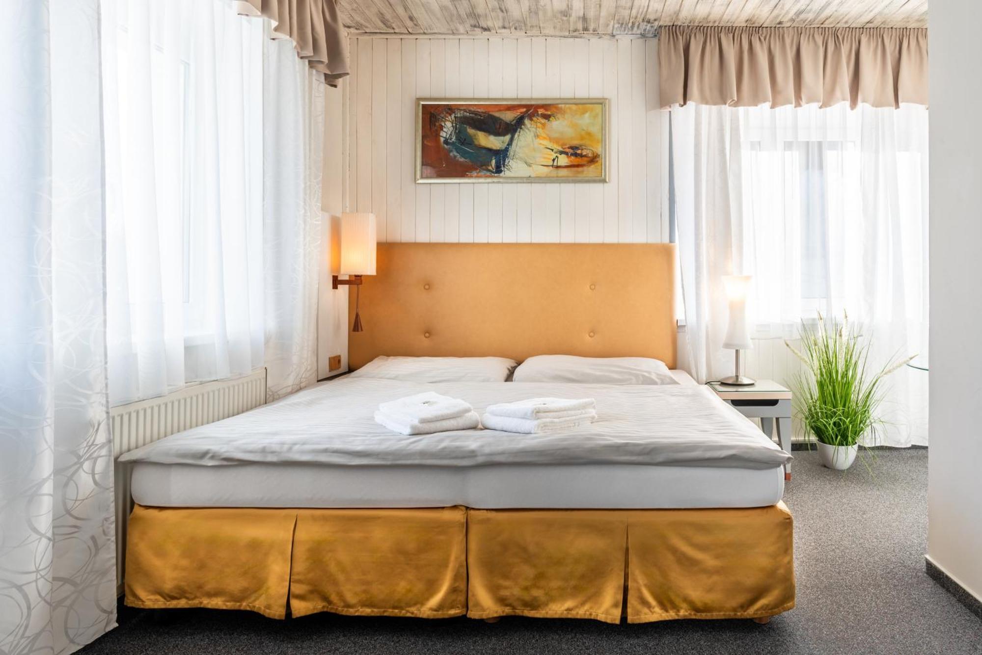 Hotel Schwarz Nove Hamry ภายนอก รูปภาพ