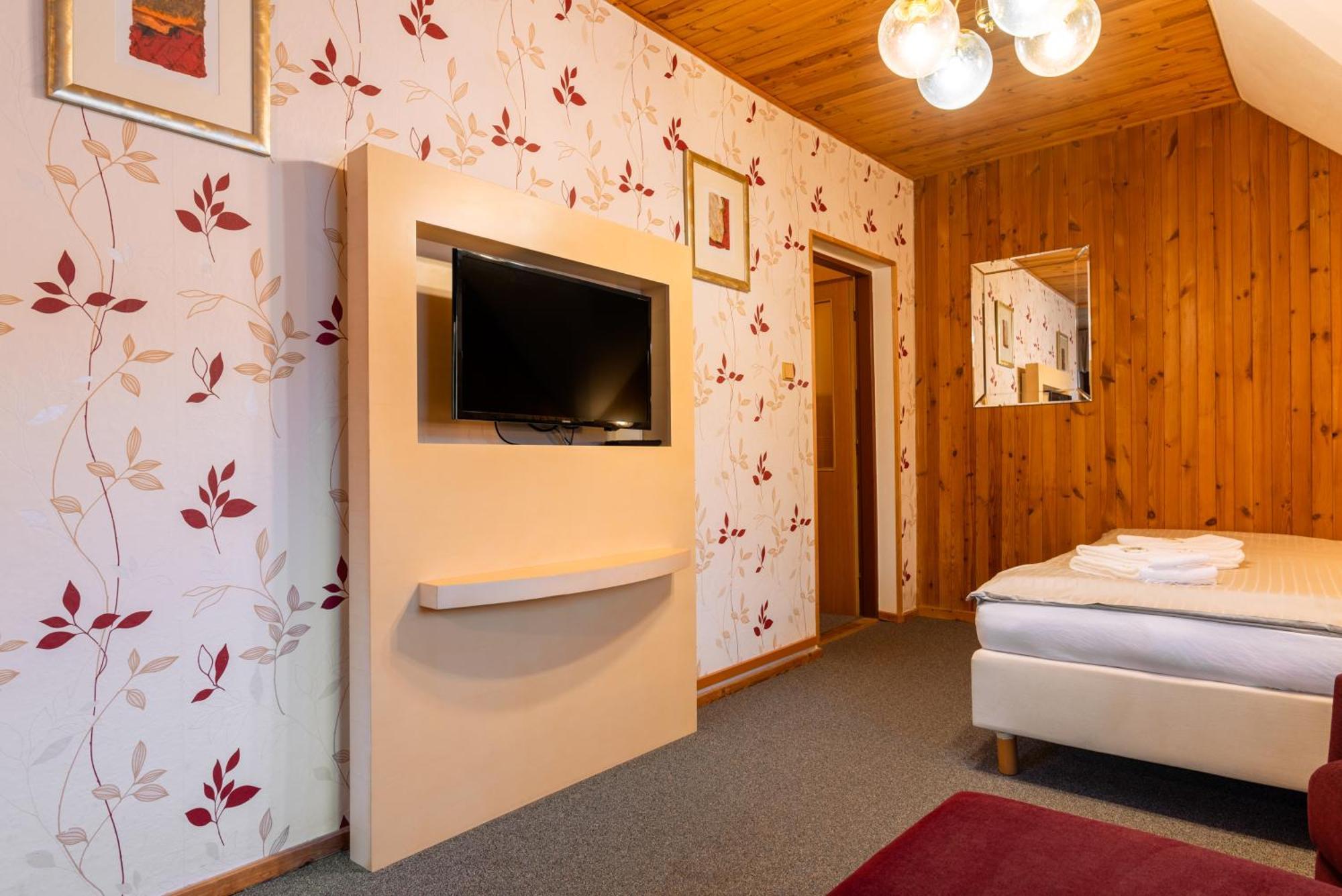 Hotel Schwarz Nove Hamry ภายนอก รูปภาพ