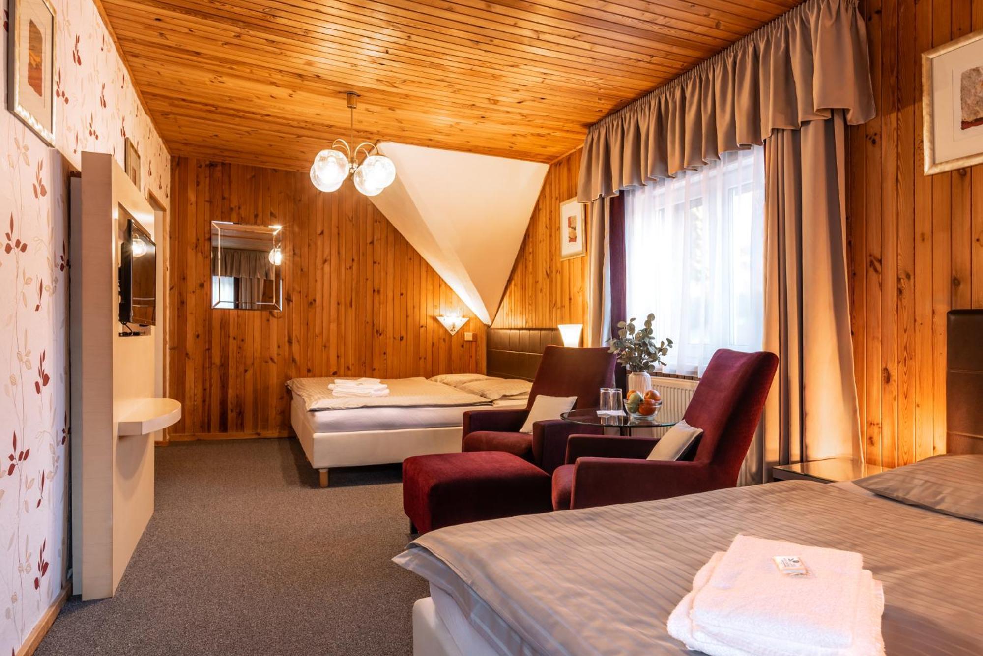Hotel Schwarz Nove Hamry ภายนอก รูปภาพ