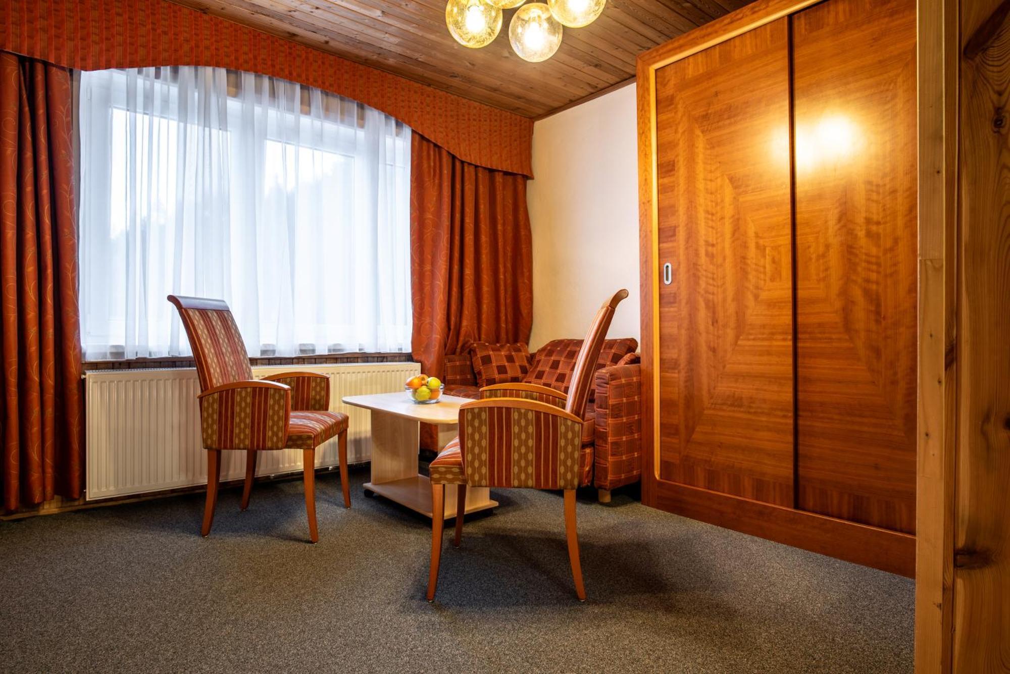 Hotel Schwarz Nove Hamry ภายนอก รูปภาพ