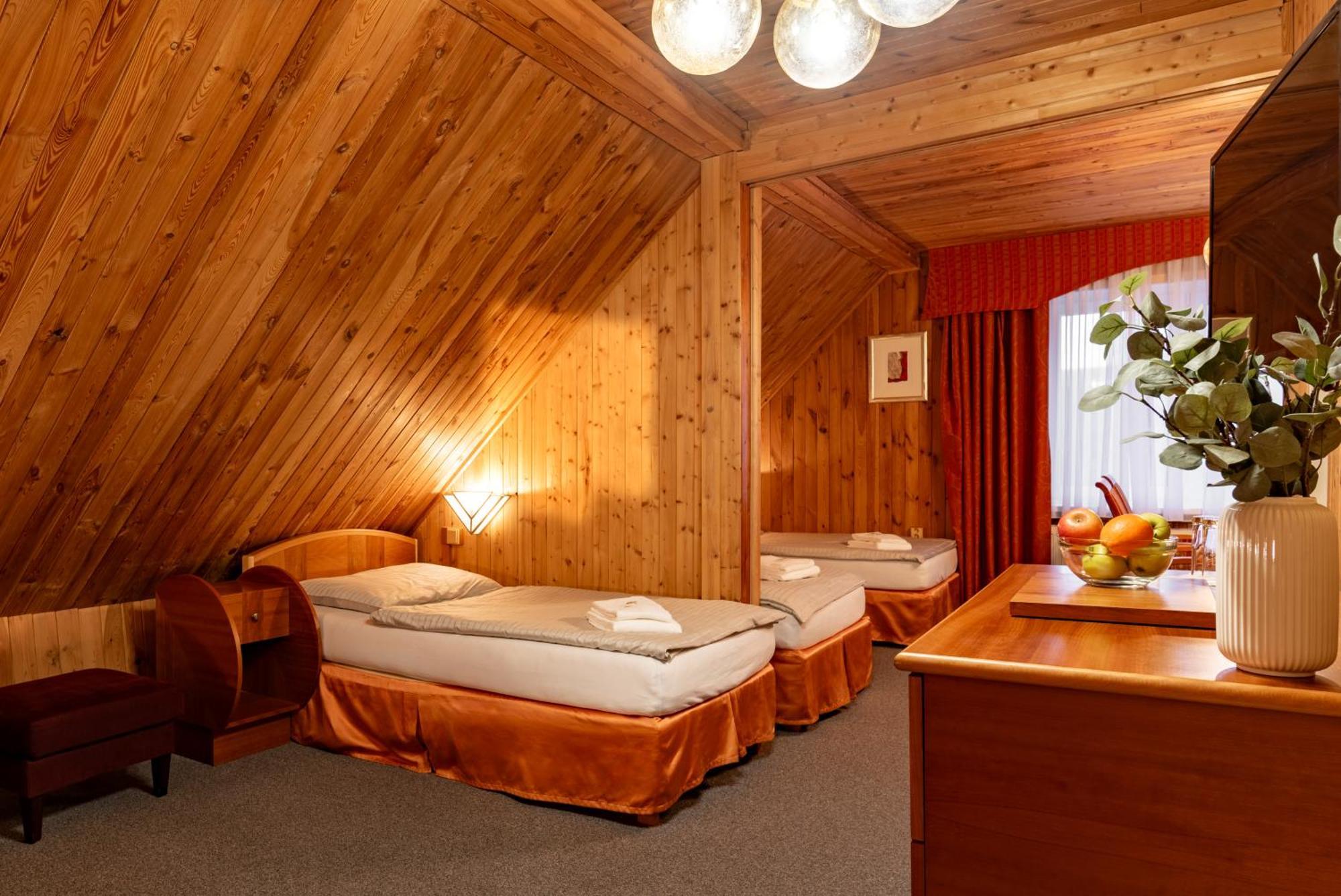 Hotel Schwarz Nove Hamry ภายนอก รูปภาพ
