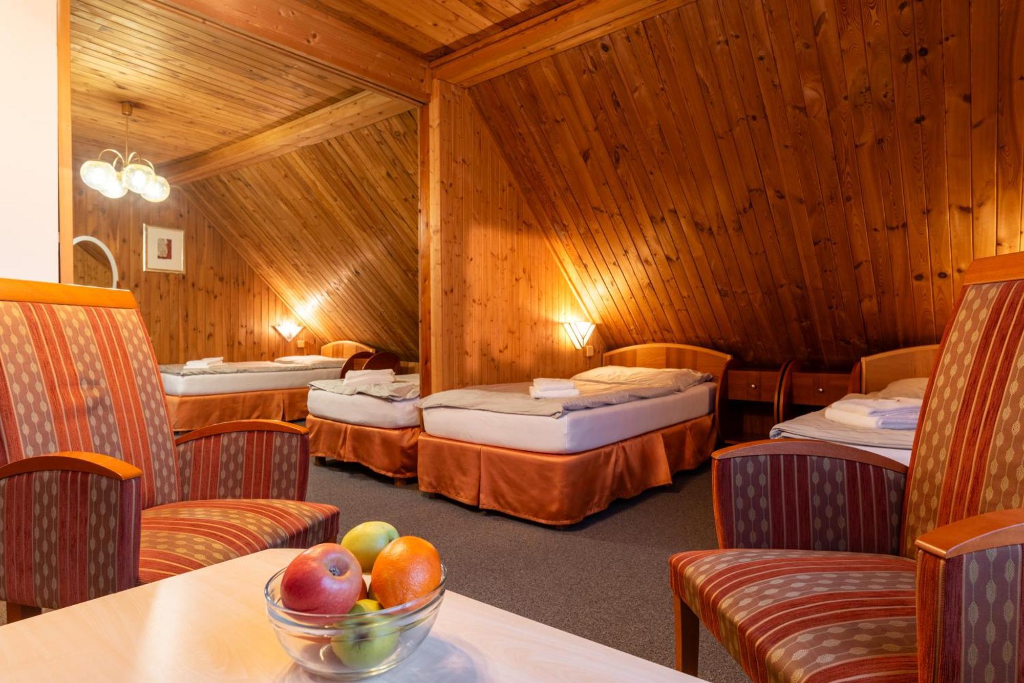 Hotel Schwarz Nove Hamry ภายนอก รูปภาพ