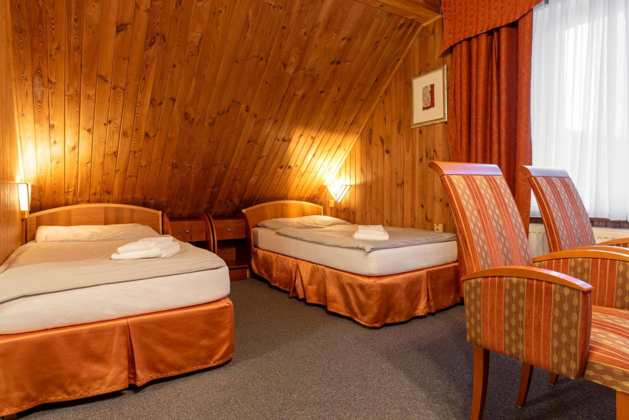 Hotel Schwarz Nove Hamry ภายนอก รูปภาพ