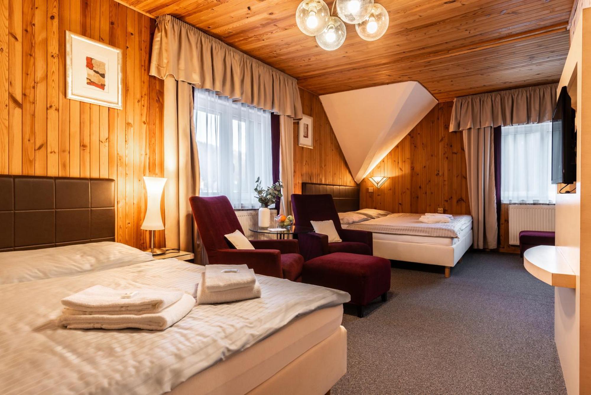 Hotel Schwarz Nove Hamry ภายนอก รูปภาพ