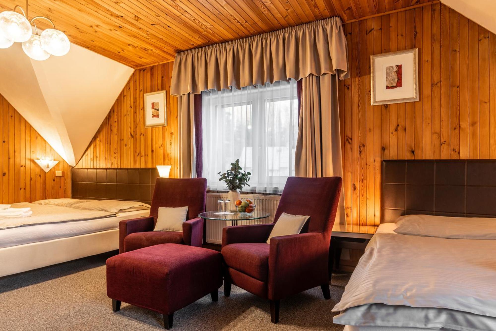 Hotel Schwarz Nove Hamry ภายนอก รูปภาพ